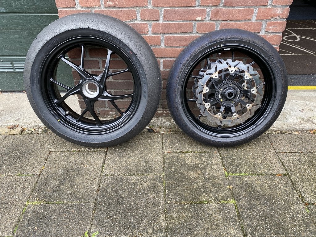 ducati velgen panigale V2, Ophalen, Gebruikt