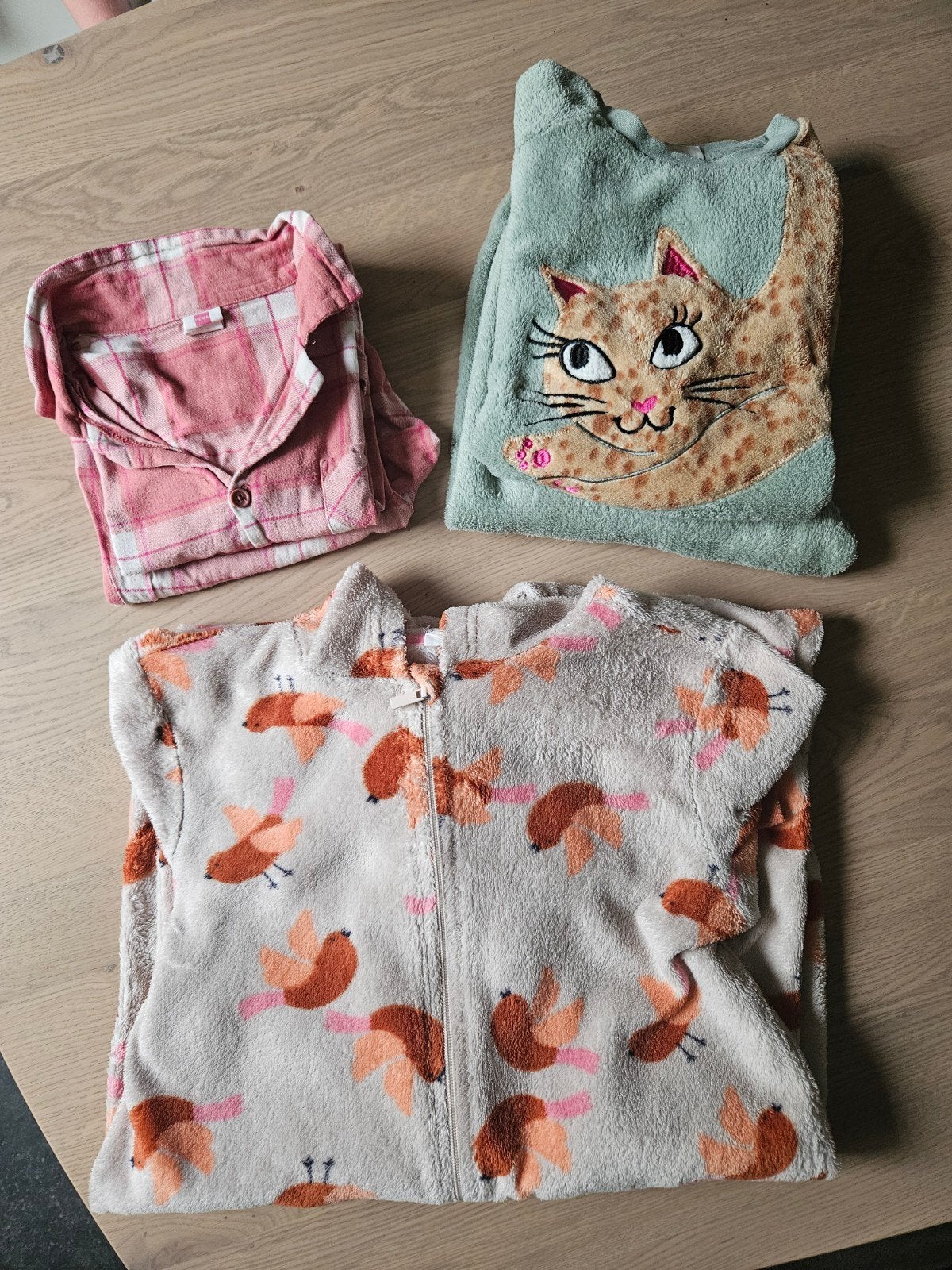 2 pyjama's en 1 onesie Hema maat 146-152, Kinderen en Baby's, Ophalen of Verzenden