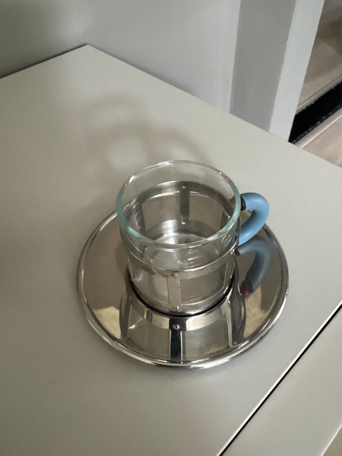 Alessi Glazen Kop en Schotel - Modern Design, Huis en Inrichting, Overige merken, Ophalen of Verzenden, Modern, Kop(pen) en/of Schotel(s)