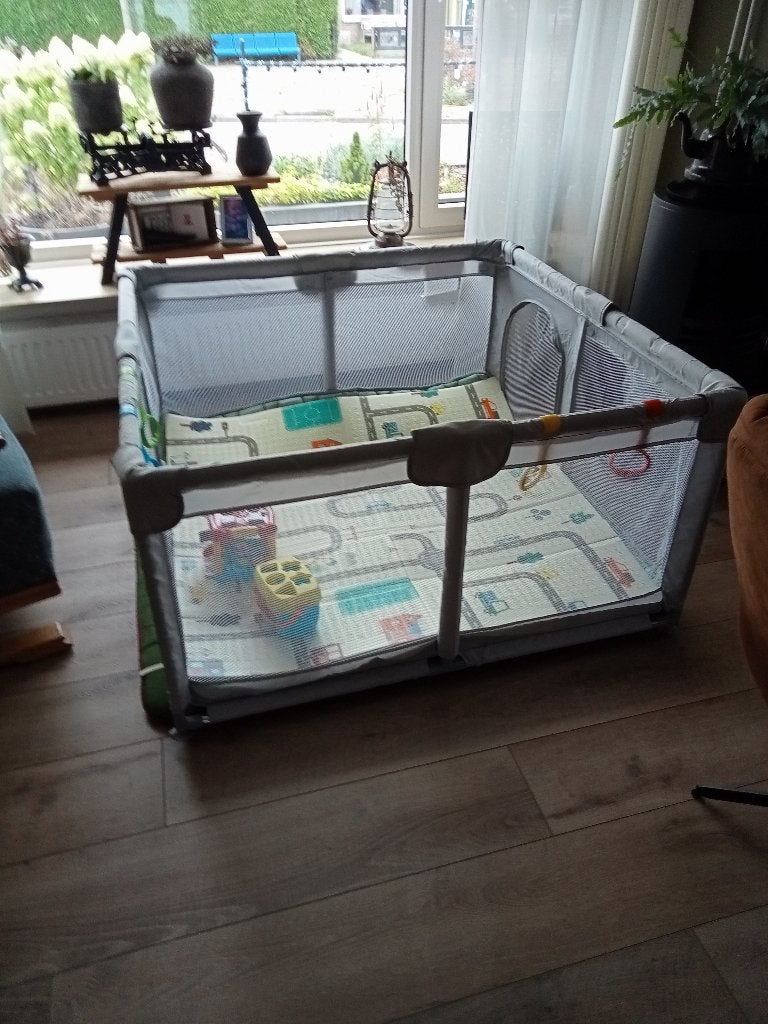 grondbox  maar 2x gebruikt, Ophalen of Verzenden, Zo goed als nieuw, Vierkant, Boxkleed