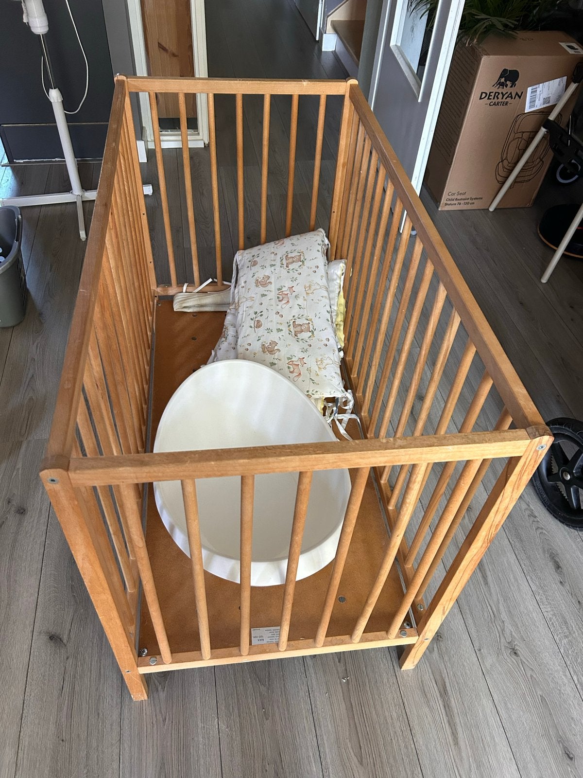 Ikea crib with bath tub and railing protector, Kinderen en Baby's, Babywiegjes en Ledikanten, Ophalen, Gebruikt, Ledikant