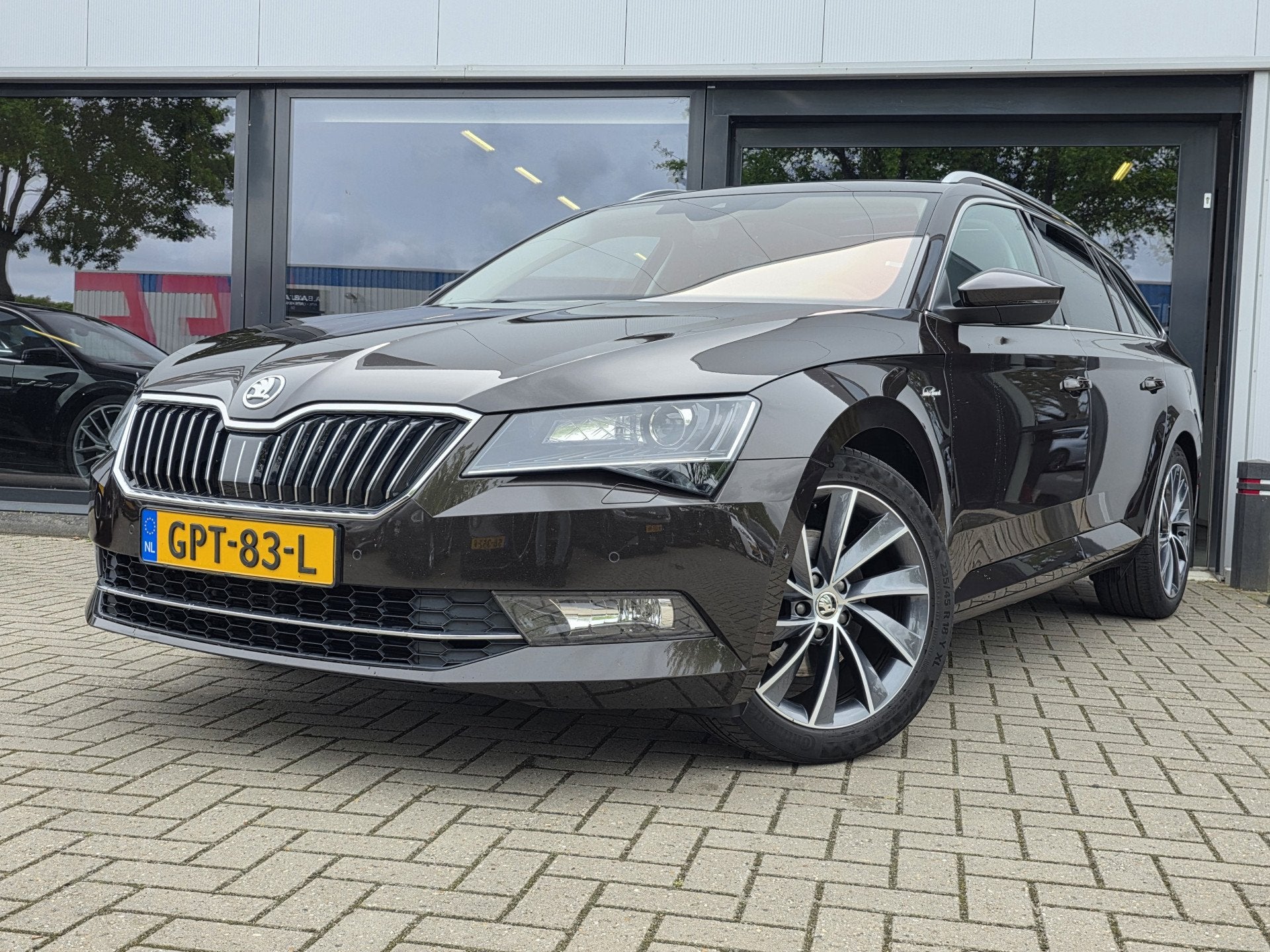 Skoda Superb Combi 1.8 TSI Laurin Klement + PANO DAK + SOUND, Auto's, Euro 6, 4 cilinders, Bruin, 179 pk