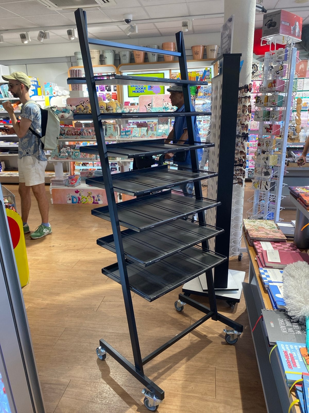 Verrijdbaar displayrek met 6 schappen, Ophalen, Gebruikt