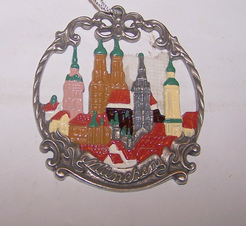 Prachtig metalen Christmas City Ornament München. Nieuwstaat, Antiek en Kunst, Kunst | Designobjecten, Meerkleurig, Handgemaakt