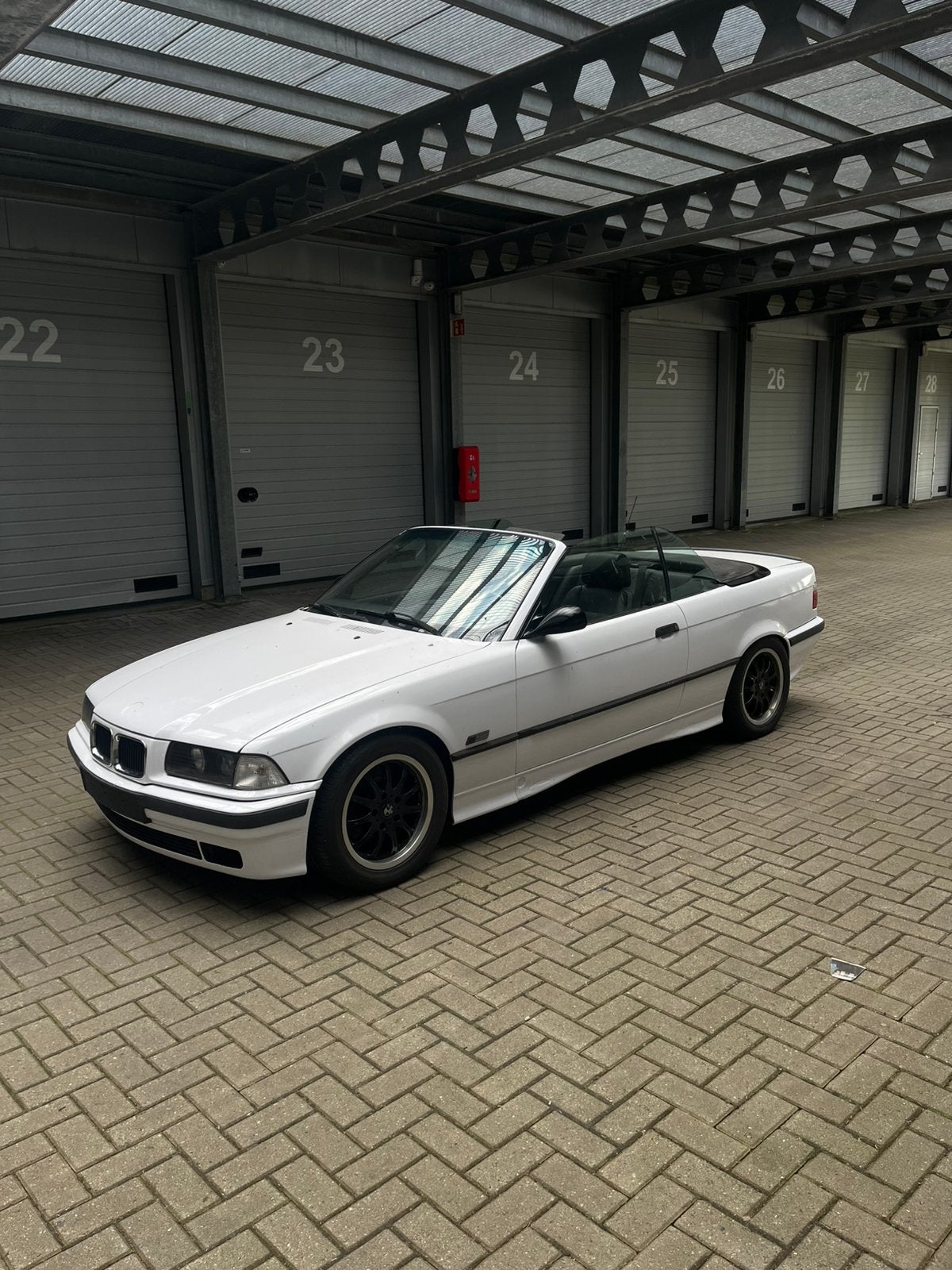 BMW 3-Serie 1.8 I 318 Cabriolet E2 1995 e36 cabrio (project), Auto's, Achterwielaandrijving, Zwart, 4 cilinders, Cabriolet