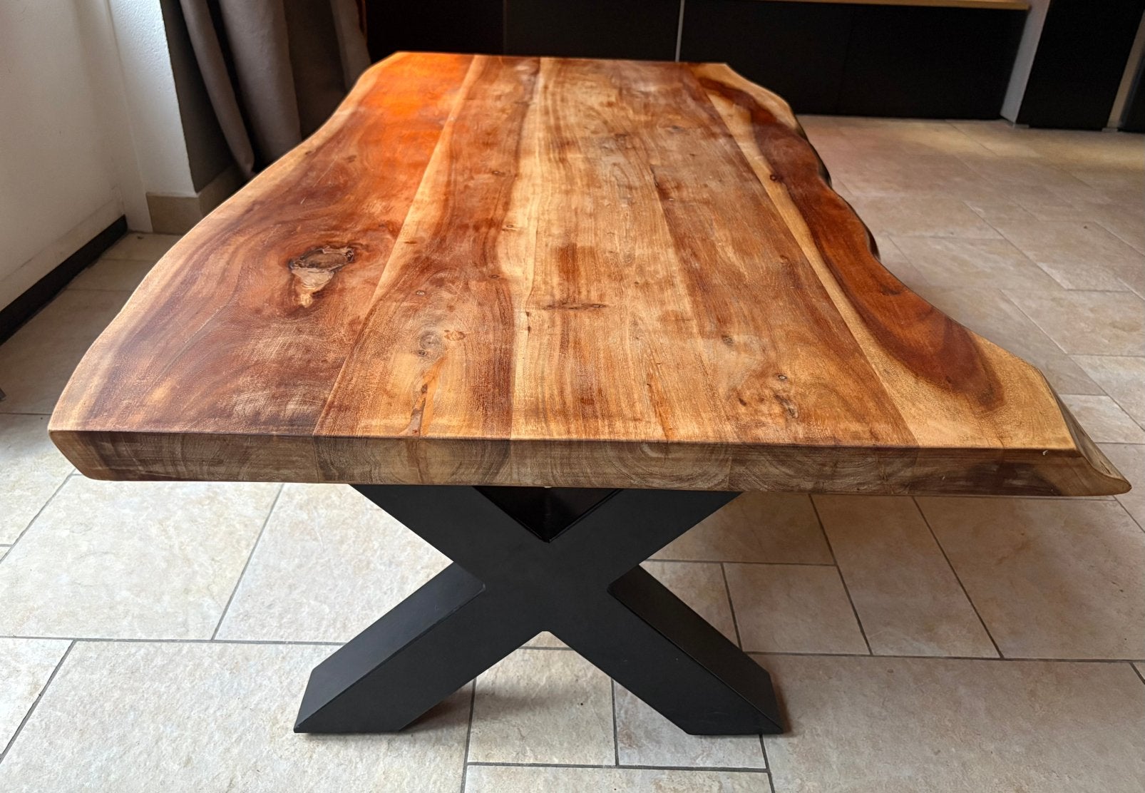 Massieve houten live edge salontafel – boomstam – X-poot, Huis en Inrichting, Gebruikt, 100 tot 150 cm, 50 tot 100 cm, Industrieel, landelijk