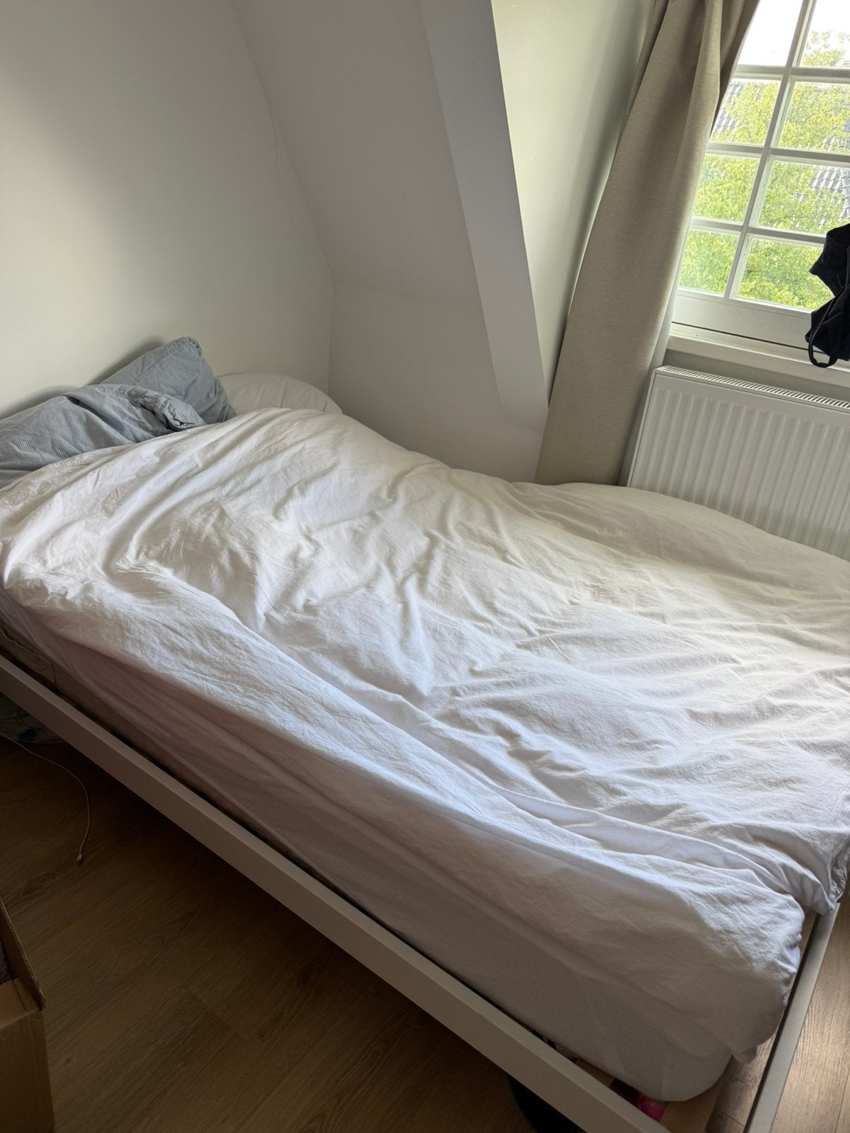Ikea bed ijzer frame wit 140x200cm VEVELSTAD, Ophalen, Wit, Tweepersoons, 140 cm