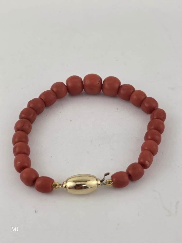 Bloedkoralen armband met gouden slot                    D148, Sieraden, Tassen en Uiterlijk, Antieke sieraden, Ophalen of Verzenden