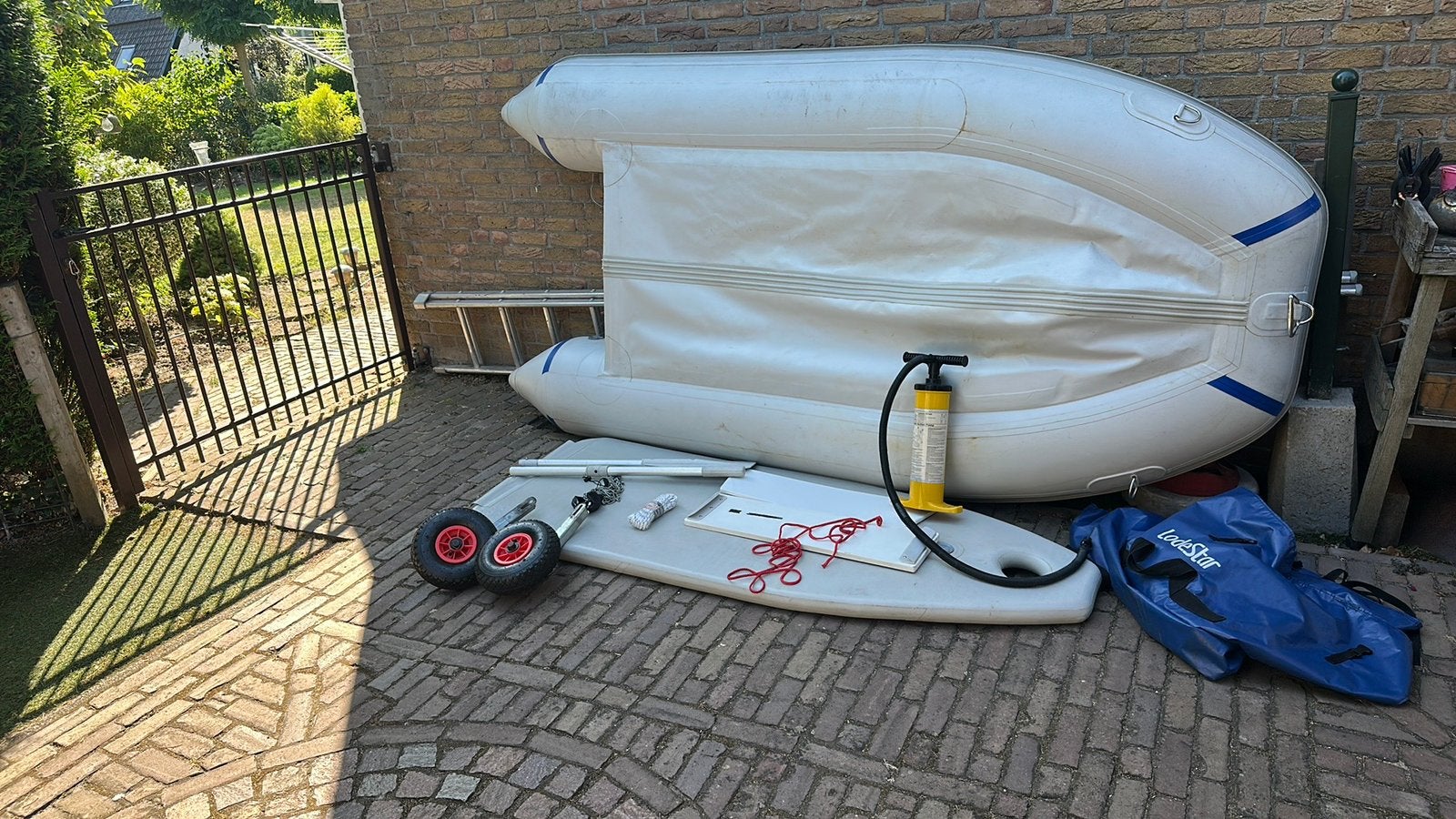 Foto 6 van Leuke rubberboot van Lodestar met veel spullen en wielen