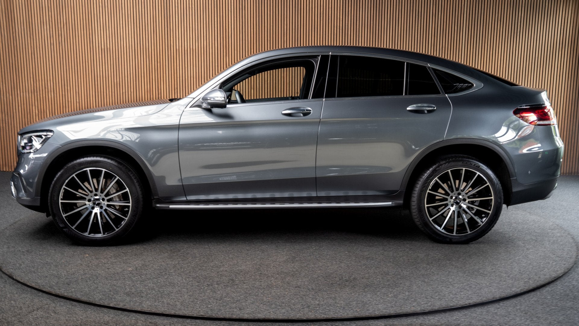 Mercedes-Benz GLC Coupé 300e 4M AMG Schuifdak Leer Navi 360, Automaat, Gebruikt, 4 cilinders, 2000 kg