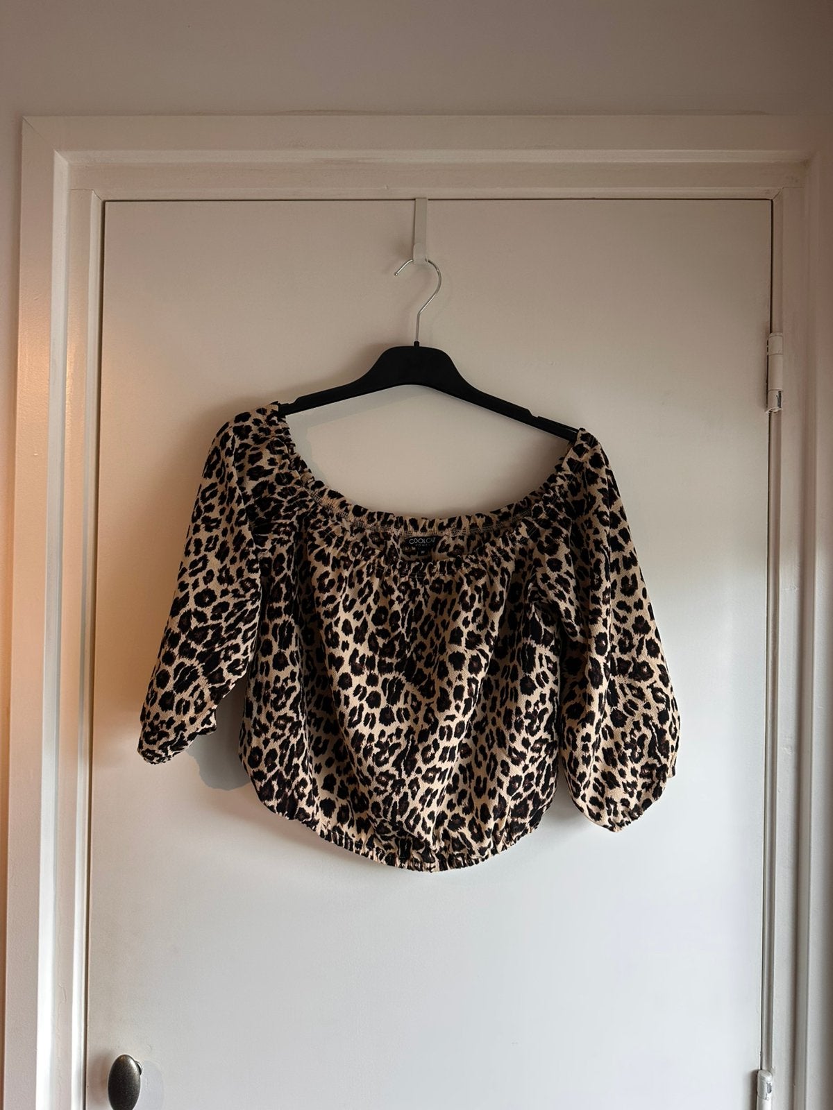 CoolCat off-shoulder top panterprint – maat M, Kleding | Dames, Maat 38/40 (M), Bruin, Ophalen of Verzenden, Zo goed als nieuw