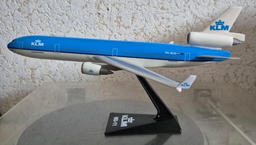 KLM MD-11 schaalmodel op standaard, Verzamelen, Luchtvaart en Vliegtuigspotten, Ophalen of Verzenden, Schaalmodel