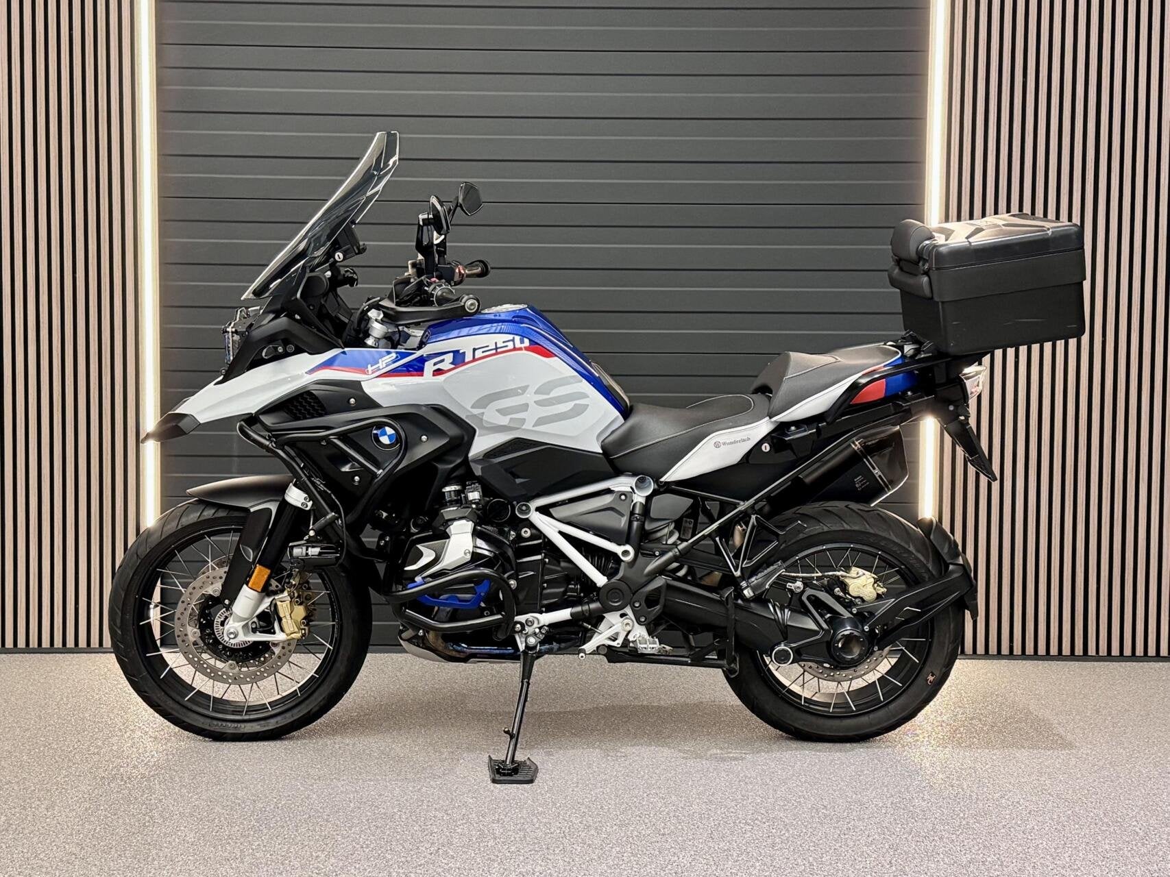 BMW R 1250 GS Style HP Akrapovic Dynamiek Rijmodi Pro, Motoren, Motoren | BMW, 1254 cc, Handvatverwarming, Meer dan 35 kW, Toermotor