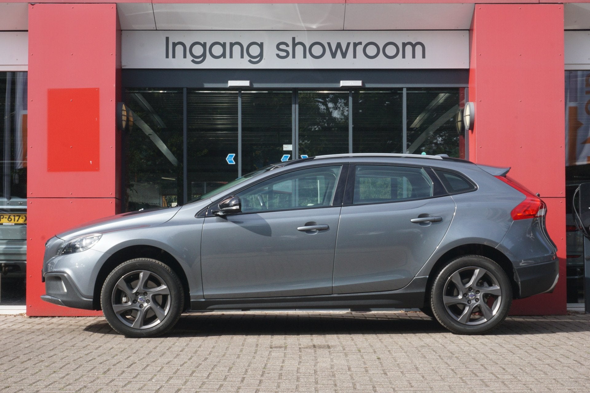 Volvo V40 Cross Country 2.0 T5 AWD Momentum 245 pk | Origine, Auto's, Volvo, Automaat, Dealer onderhouden, Stof, Gebruikt