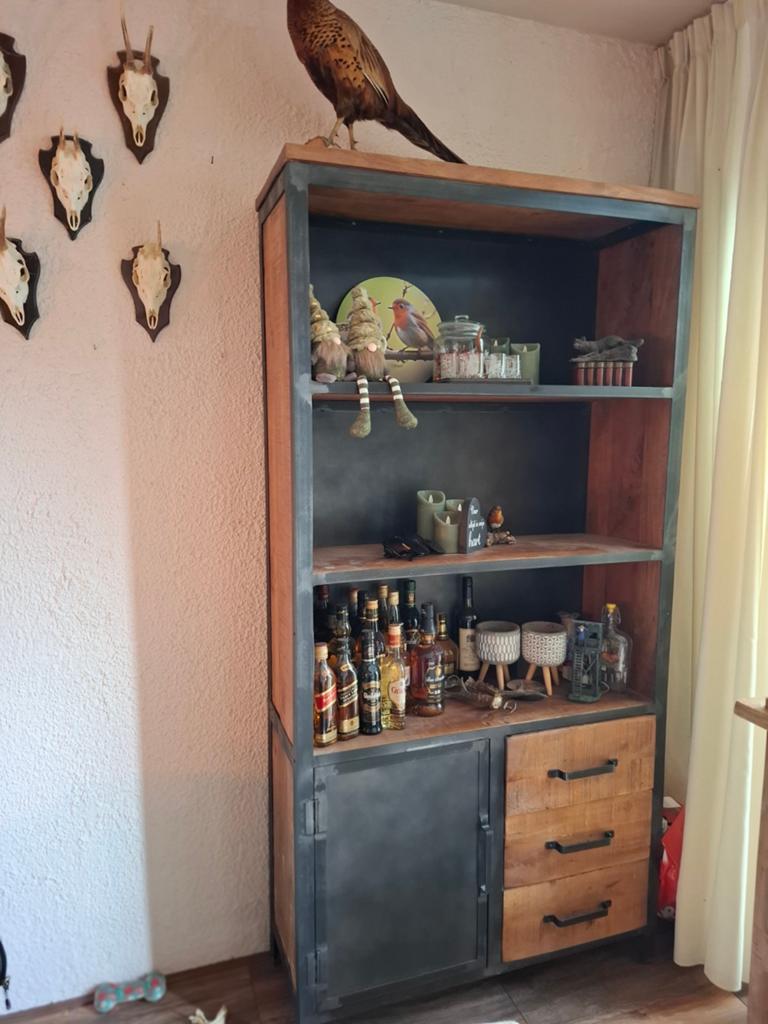 Kast van mangohout, Ophalen, Zo goed als nieuw
