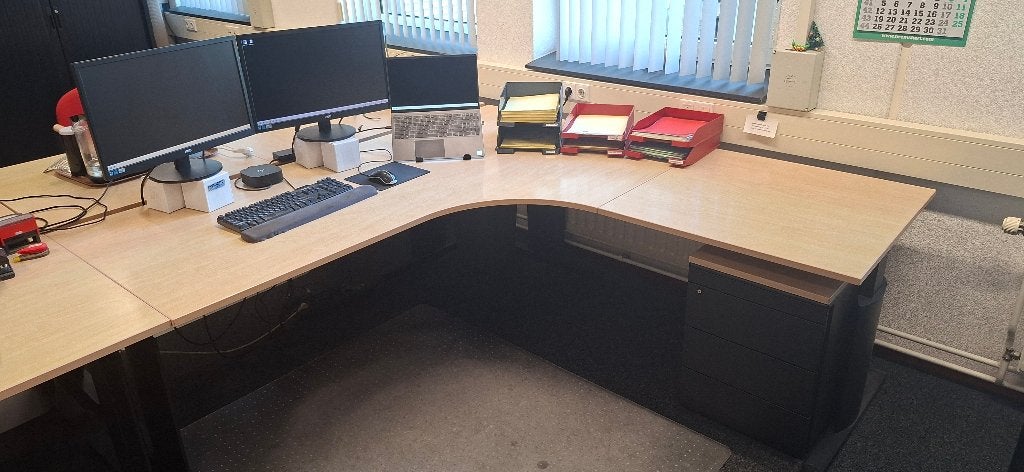 Ruim hoekbureau met opbergruimte - Zo goed als nieuw, Ophalen, Gebruikt, Hout, 180 cm