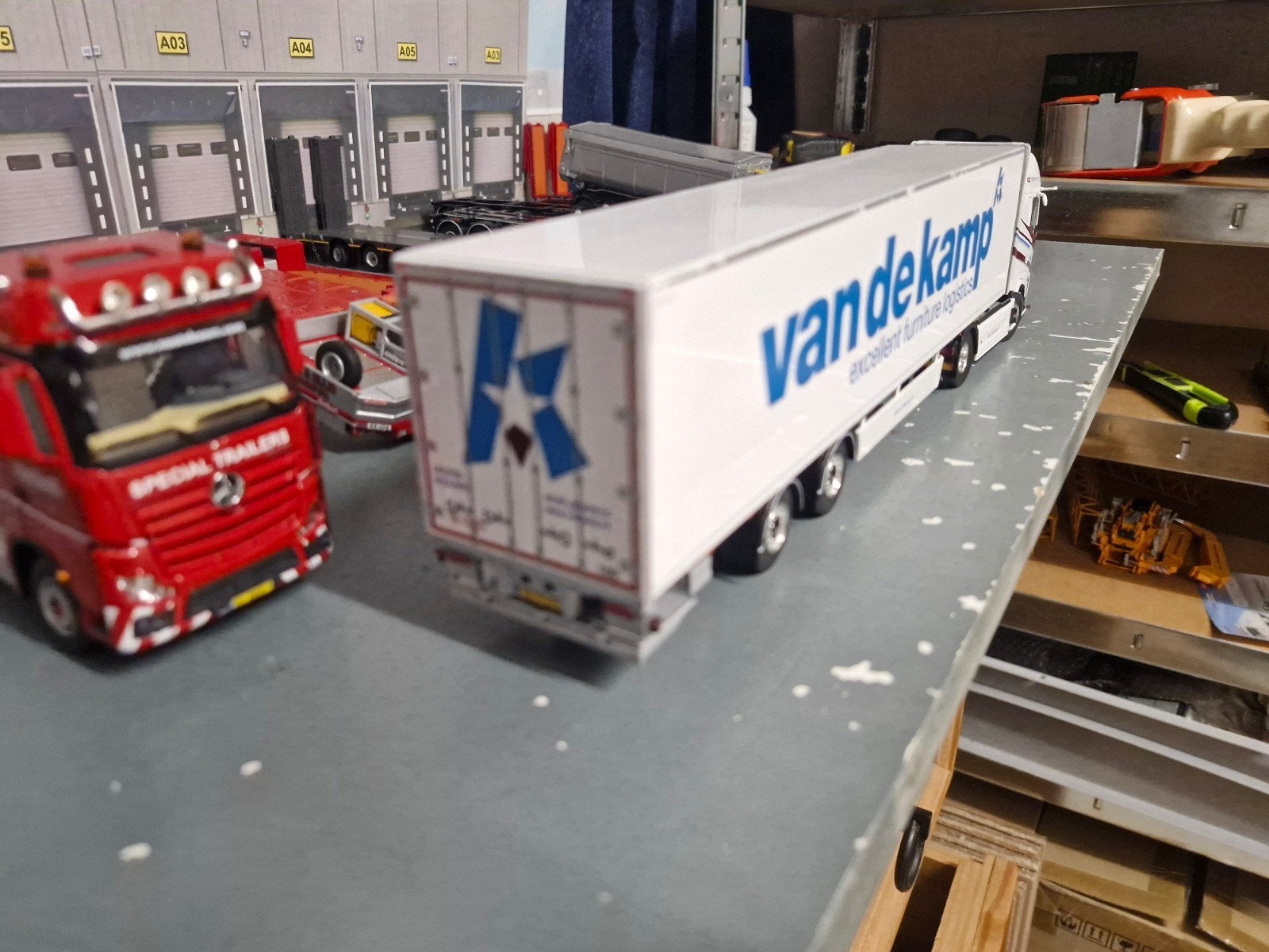 volvo nieuw model met kastentrailer wsi, Hobby en Vrije tijd, Modelauto's | 1:50, Ophalen of Verzenden, Nieuw, Bus of Vrachtwagen