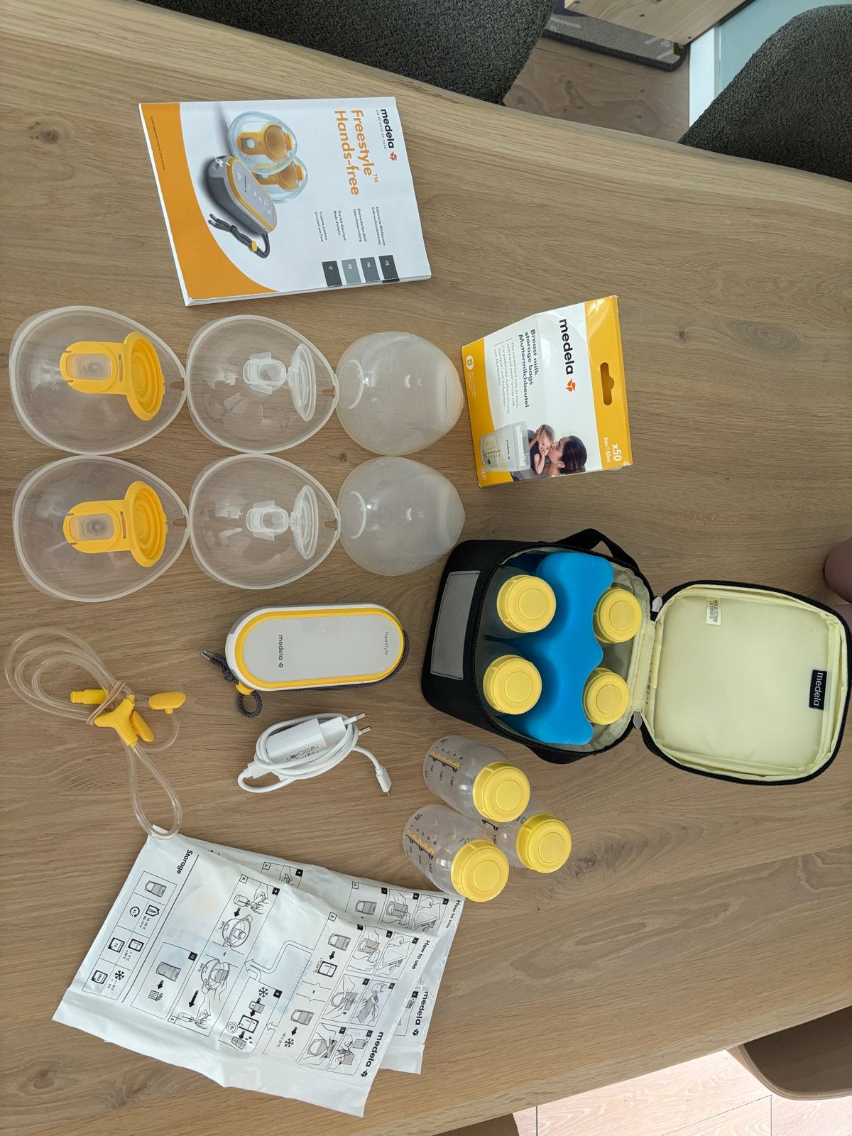 Medela Freestyle Hands-free borstkolf set met accessoires, Ophalen, Zo goed als nieuw