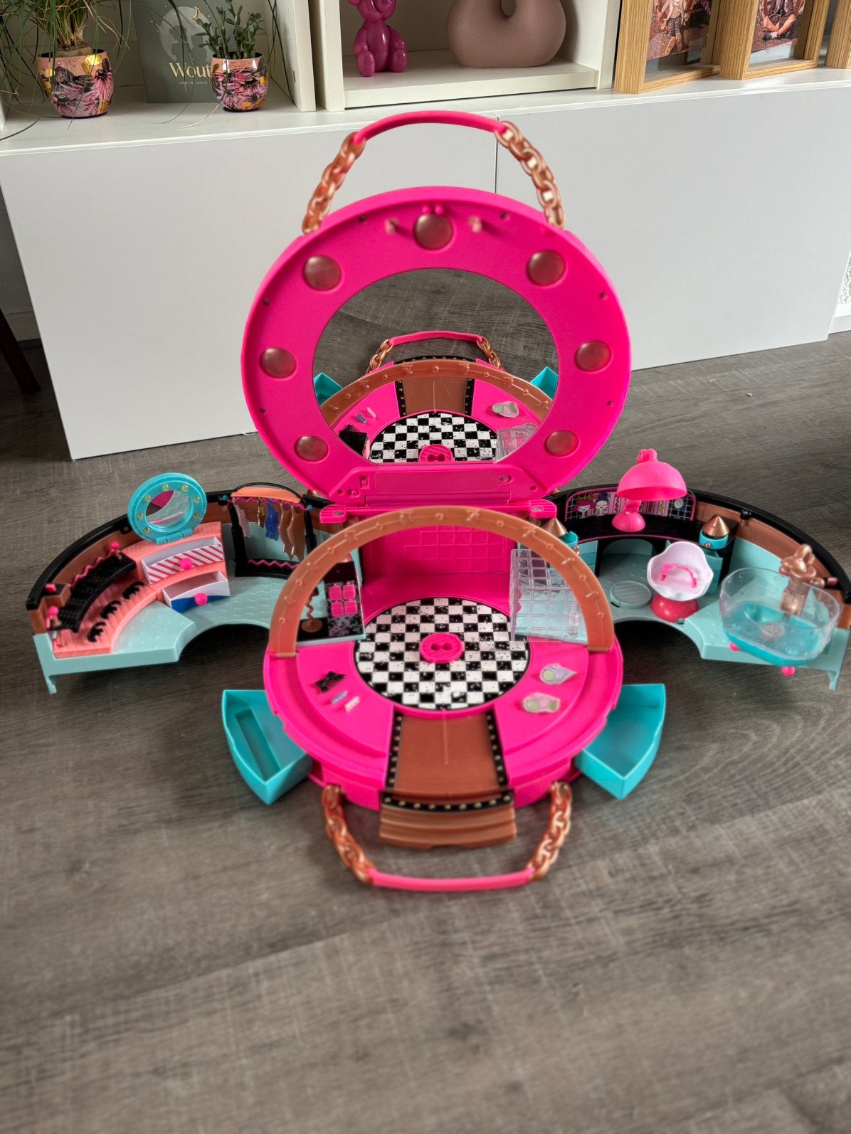 LOL Surprise Salon Koffer | Kapper Beauty Case, Kinderen en Baby's, Speelgoed | Poppenhuizen, Ophalen of Verzenden, Zo goed als nieuw