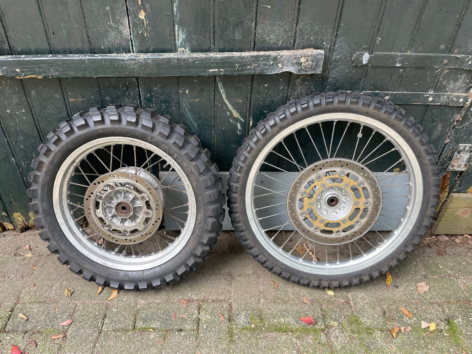 Suzuki DR 800 Velgen met Metzeler Karoo Banden, Motoren, Ophalen, Gebruikt