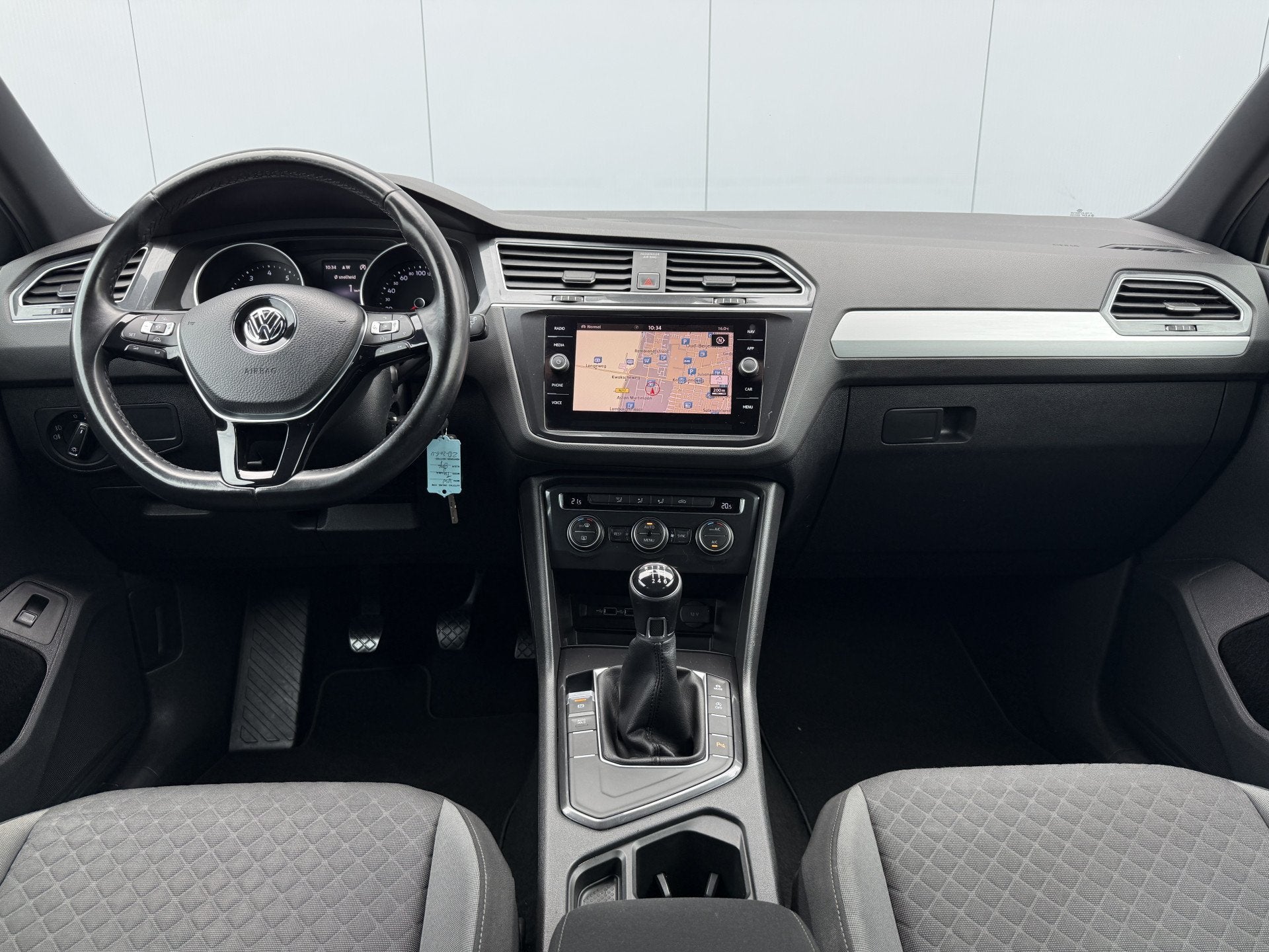 Volkswagen Tiguan 1.4 TSI Highline Business R Trekhaak/Apple, Voorwielaandrijving, Stof, Gebruikt, Euro 6