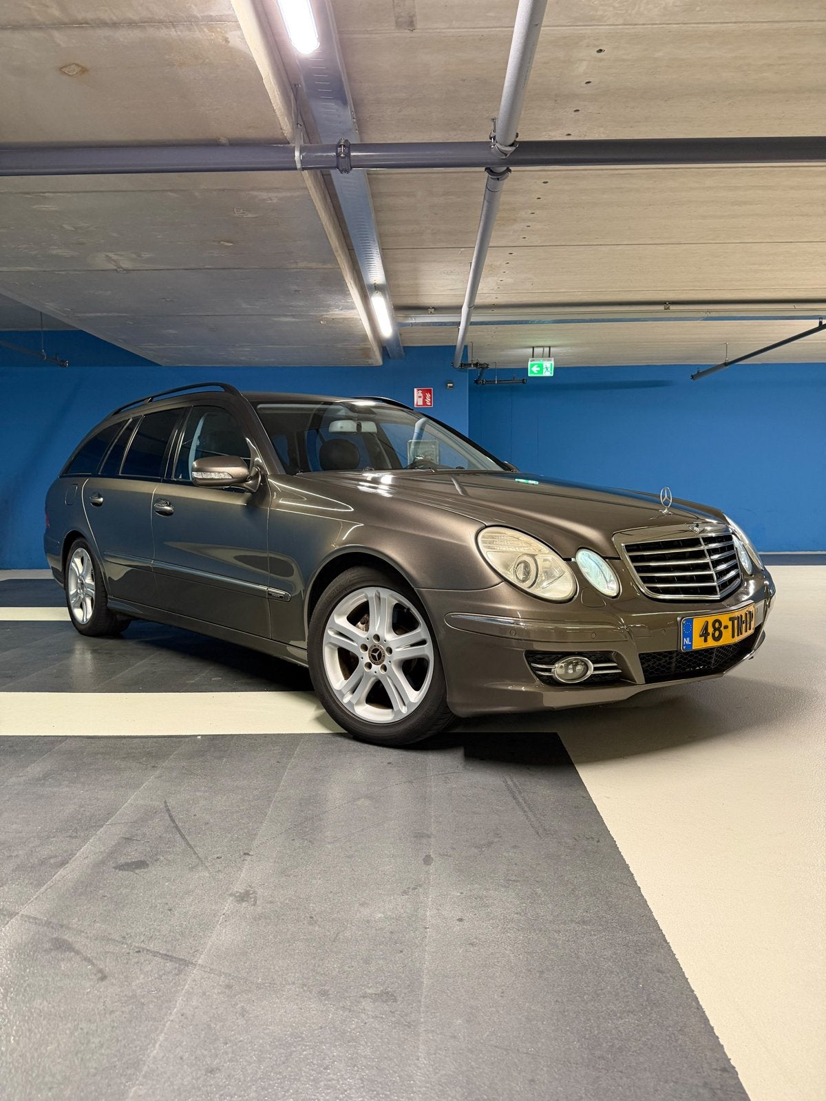 Mercedes-Benz E-Klasse 3.0 E280 Combi AUT 2006 Grijs, Auto's, Automaat, Achterwielaandrijving, Zwart, Overige kleuren