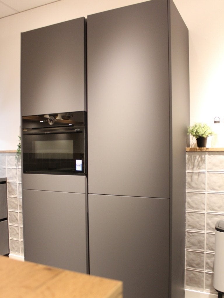 AF14 Häcker grafiet keuken met eiland en Bosch, Huis en Inrichting, Keuken | Complete keukens, Beckermann Küchen GmbH, Zwart, Overige typen
