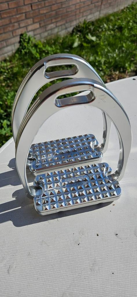 Nieuwe tech stirrups dressage sloped dressuur beugels, Ophalen of Verzenden, Nieuw, Dressuur