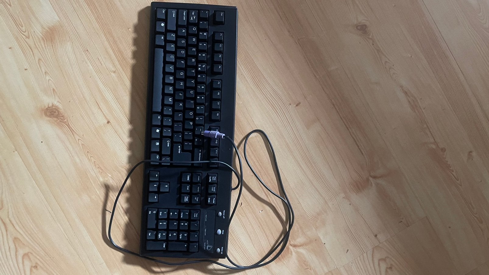 BTC 5121W Toetsenbord - Bedraad, QWERTY, PS/2, Computers en Software, Toetsenborden, Ophalen of Verzenden, Bedraad