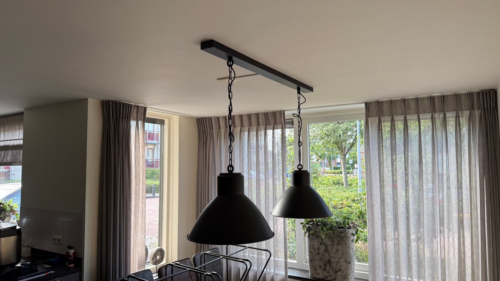 Eettafel hanglamp industrieel set - Zwart metaal aan balk, Huis en Inrichting, Lampen | Hanglampen, Ophalen, Industrieel, Modern