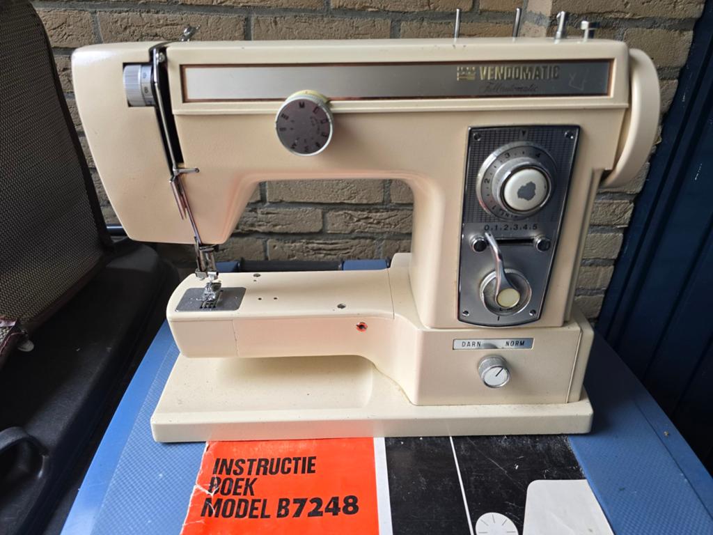 Naaimachine Vendomatic b7248, Ophalen