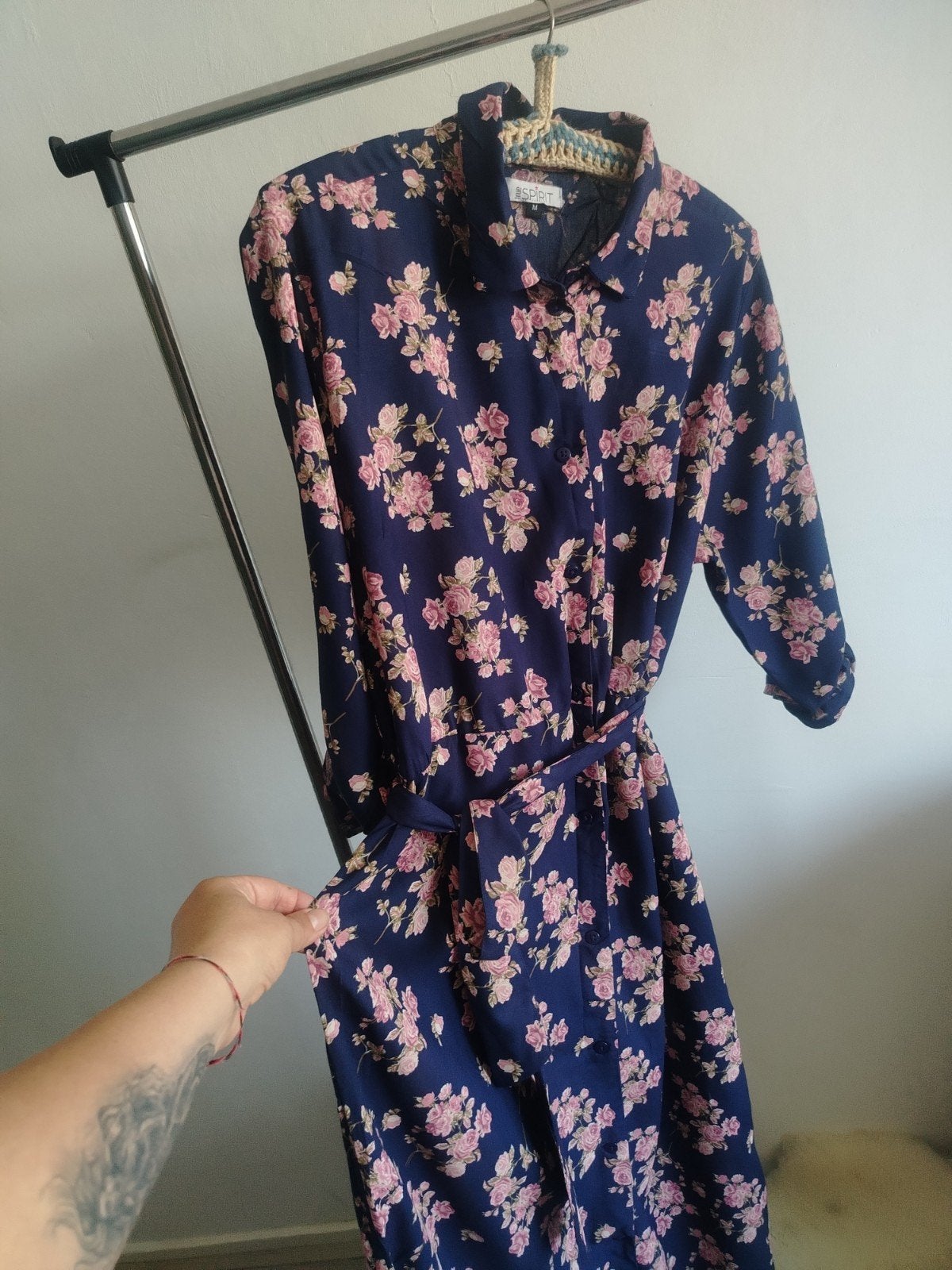 Donkerblauwe bloemenjurk met riem - Maat M, Maat 38/40 (M), Blauw, Ophalen of Verzenden, Zo goed als nieuw