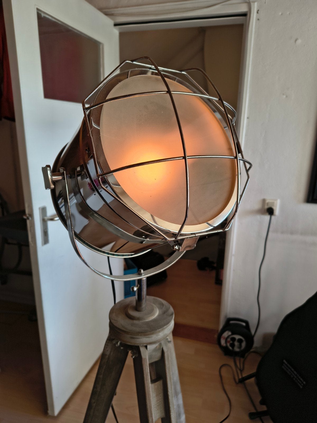 Industriële vloerlamp / scheepslamp op houten statief, Ophalen, Gebruikt, E27 (groot), Hout