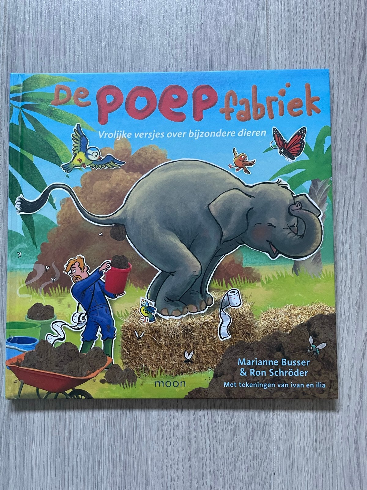 De Poepfabriek - Vrolijke versjes over bijzondere dieren, Boeken, Ophalen of Verzenden, Zo goed als nieuw, 3 tot 4 jaar