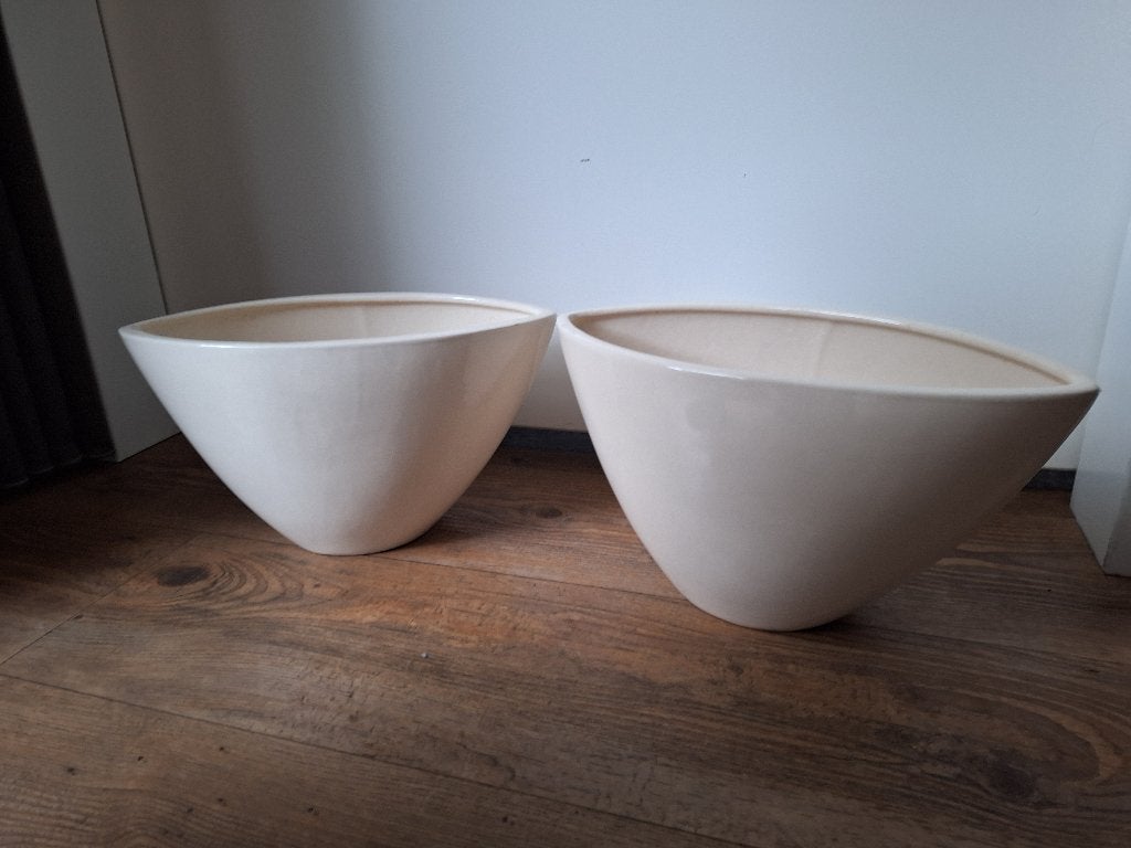 2 crèmekleurige porseleinen bloempotten hoogte 18cm, Tuin en Terras, Bloempotten, Binnen, Ophalen of Verzenden, Zo goed als nieuw