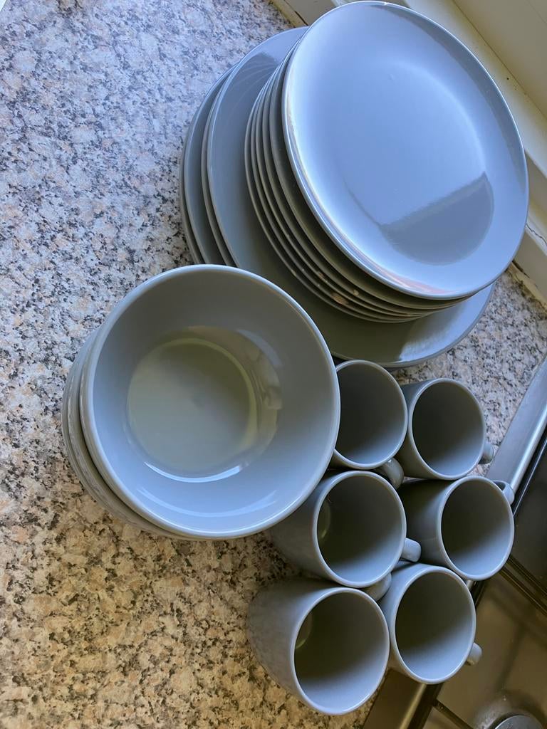 Simpel servies grijs, Ophalen, Gebruikt, Effen, Compleet servies