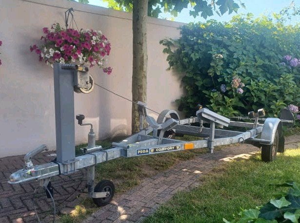 Nette verzinkte Pega Comfort Boottrailer Trailer met lier, Ophalen, Gebruikt, Minder dan 6 meter, Met rollen
