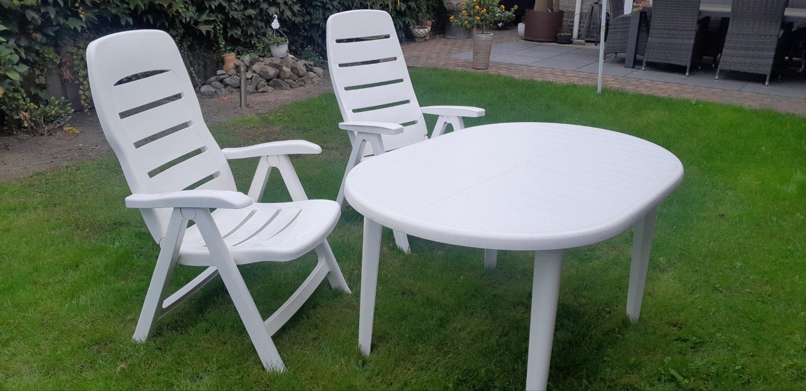 Witte kunststof tuinset met 2 stoelen en tafel, 2 zitplaatsen, Kunststof, Gebruikt, Ophalen of Verzenden