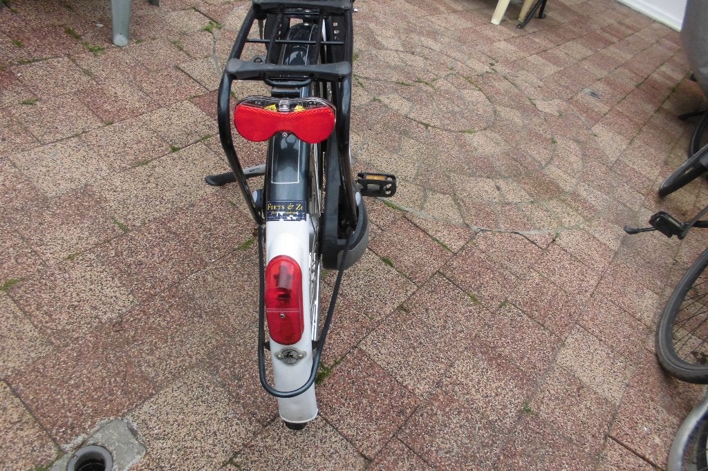 Een Dames fiets met achter uit trap rem, Fietsen en Brommers, Fietsen | Dames | Damesfietsen, Ophalen, Terugtraprem, Gebruikt