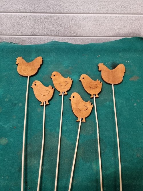 decoratie kippen en kuikens op stok van hout, Ophalen of Verzenden, 'T Olde Gre-j, Info@toldegrej.nl, Endepoelstraat 20f Didam