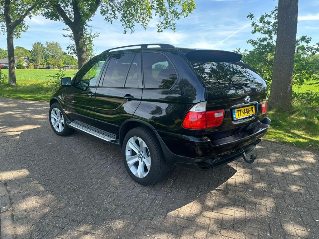 BMW e53 X5 4,4 V8 benzine, Auto's, Automaat, 138 €/maand, 2080 kg, Zwart