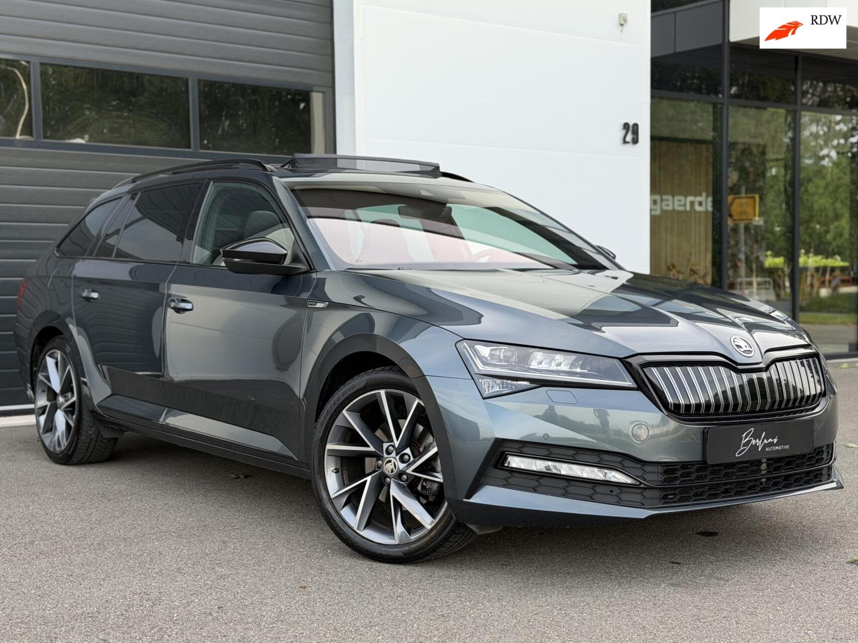 Skoda Superb 1.4 TSI iV Sportline Business Panodak | Ambient, Auto's, Gebruikt, Zwart, 4 cilinders, Hybride Elektrisch/Benzine