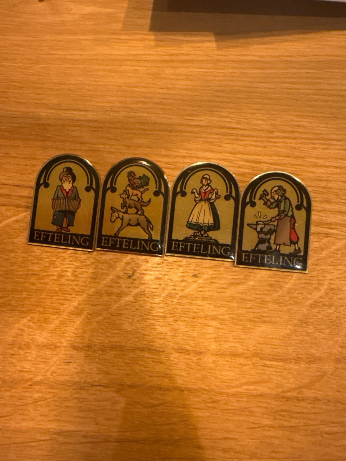 Efteling Smidjes serie 1 pins - complete set, Verzamelen, Efteling, Ophalen of Verzenden, Zo goed als nieuw, Button of Speldje