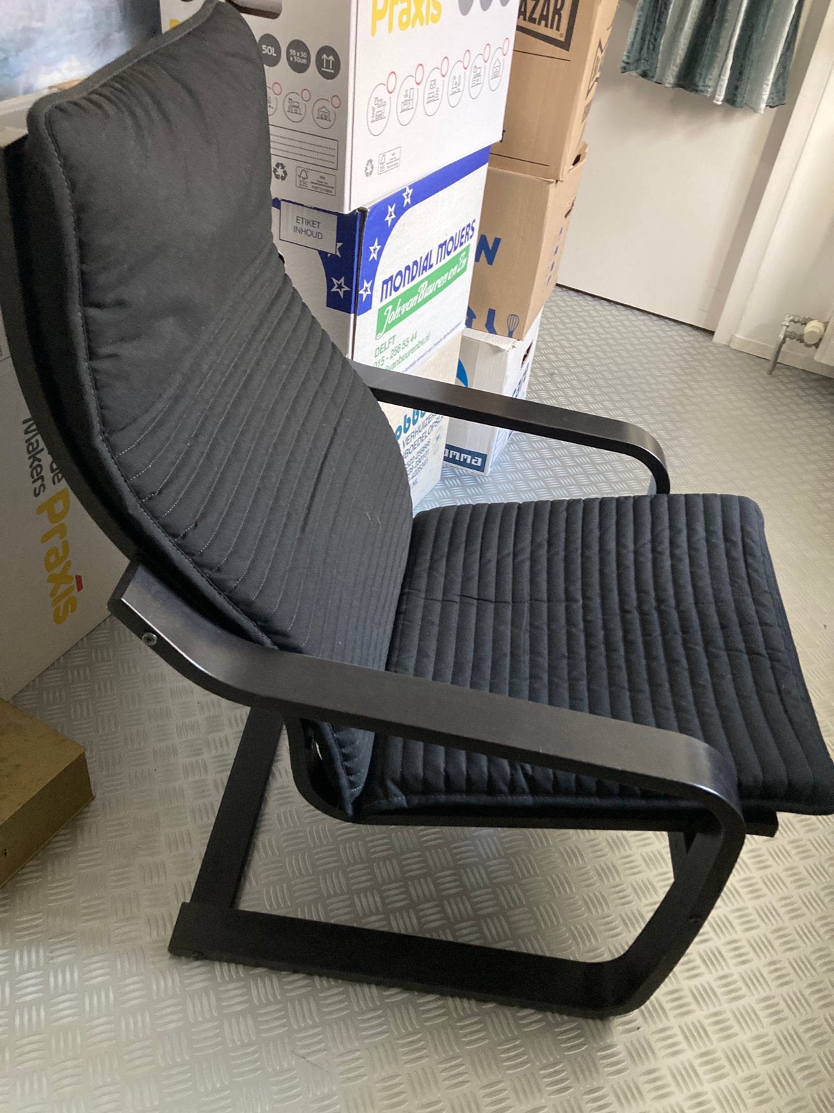 Fauteuil IKEA Poang, zwarte bekleding, Huis en Inrichting, Fauteuils, Ophalen, Gebruikt, 75 tot 100 cm, Stof