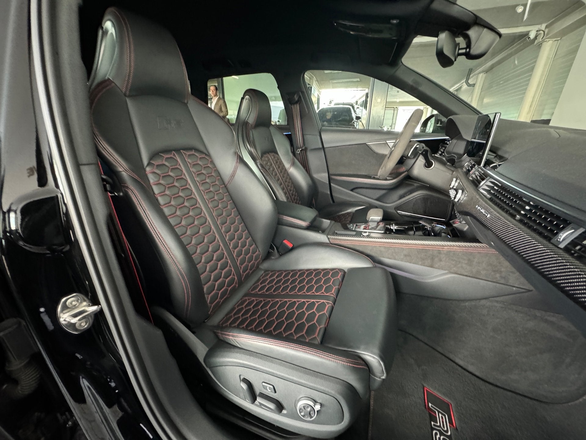 Foto 46 van Audi RS4 Avant 2.9 TFSI quattro Pano|Ceramic|B&O|HuD|Carbon