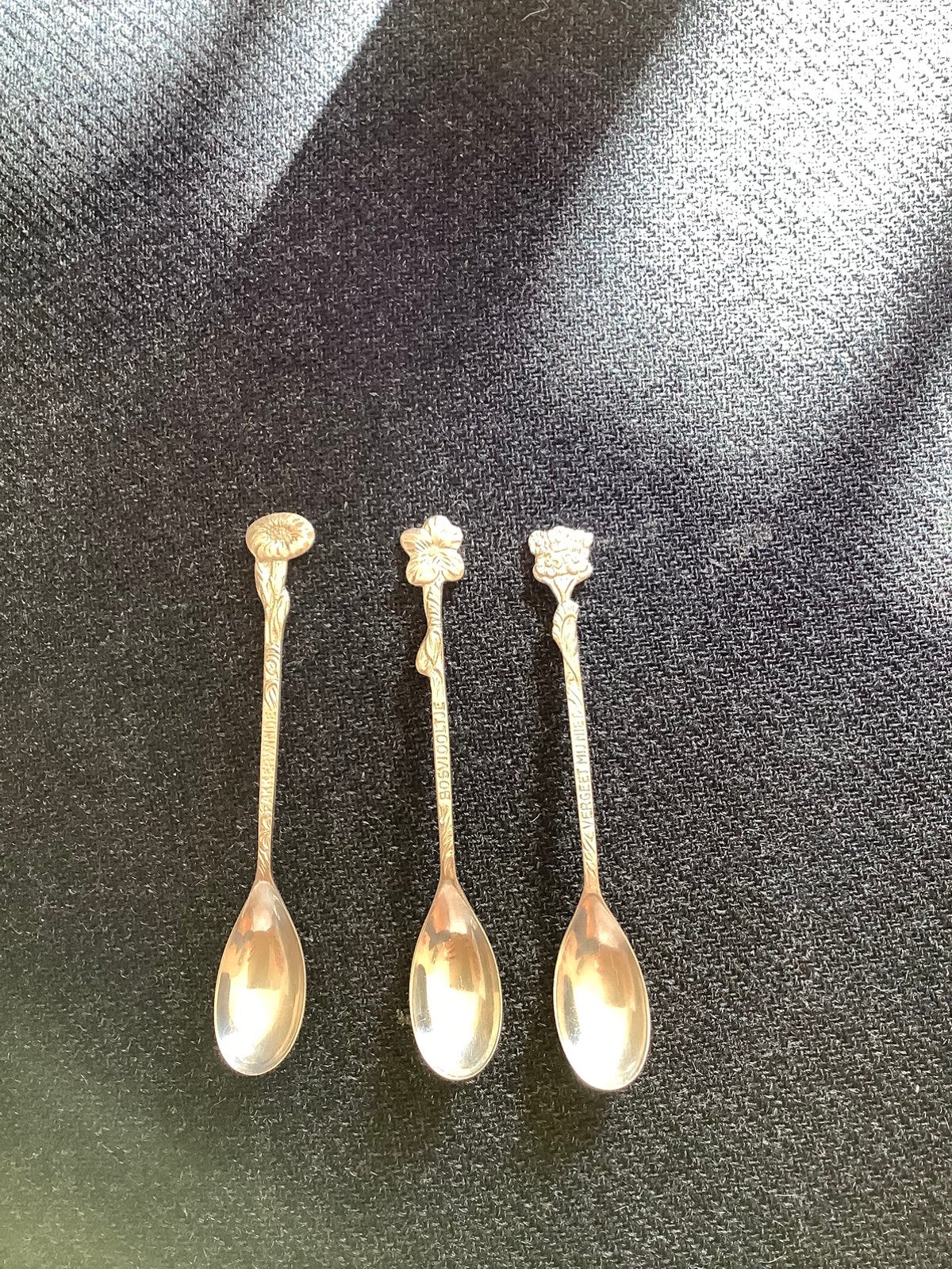 Drie verzilverde theelepeltjes met bloemen,vintage, Ophalen of Verzenden