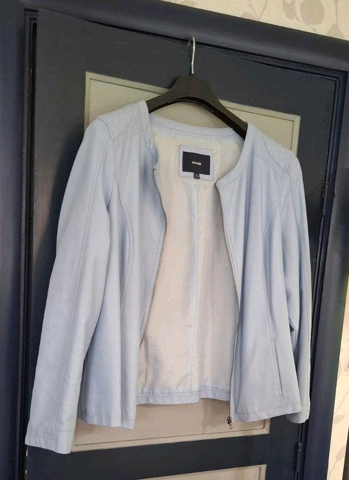 Kiabi jas faux leer maat 52 licht blauw teab, Kleding | Dames, Ophalen, Blauw, Kiabi, Jasje of Colbert