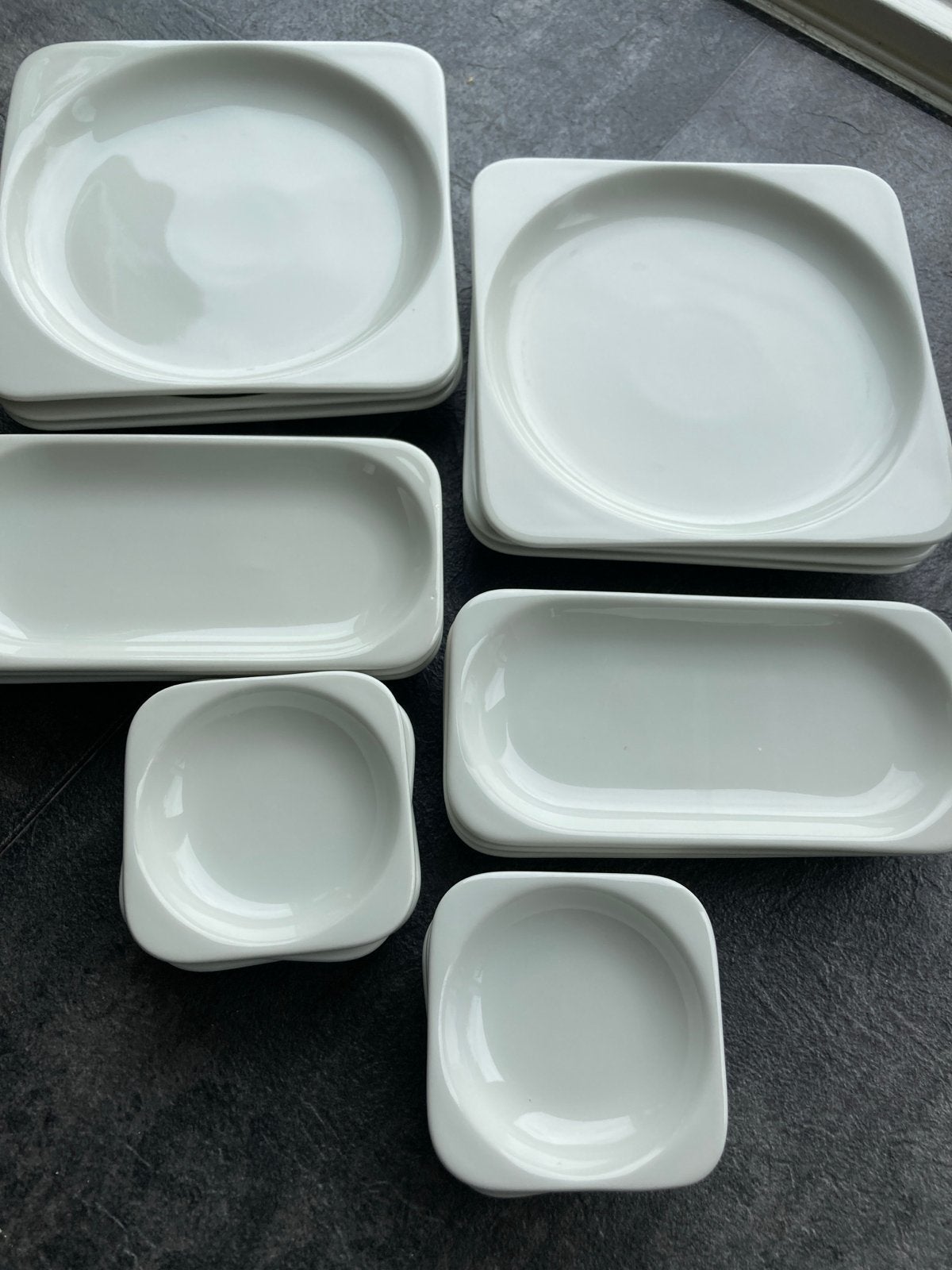 Wit servies: borden, schalen en bakjes, Gebruikt, Keramiek, Ophalen of Verzenden, Modern