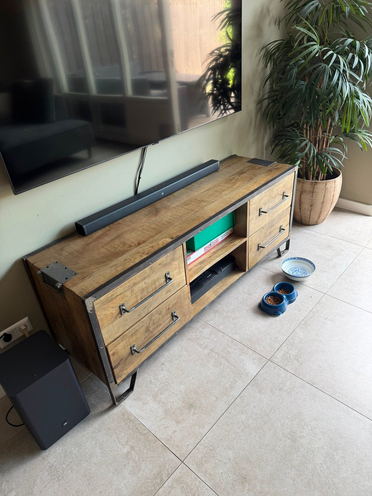 Houten TV meubel  met staal accenten, 150x46cm, Ophalen, Gebruikt, 100 tot 150 cm, Minder dan 100 cm