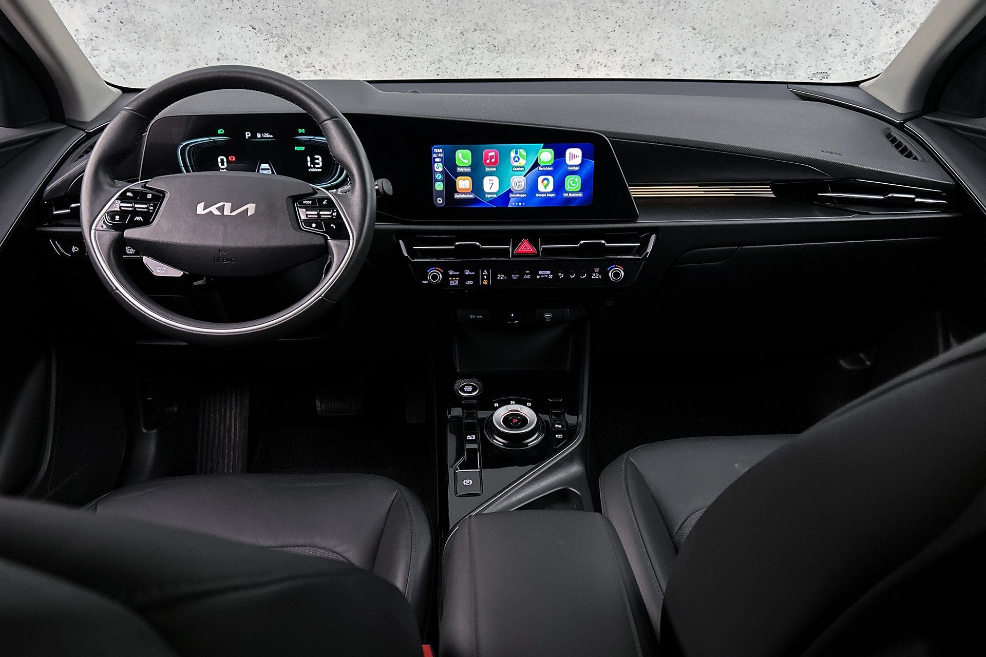 Foto 2 van Kia Niro 1.6 GDi Hybrid DynamicLine | Half lederen bekleding
